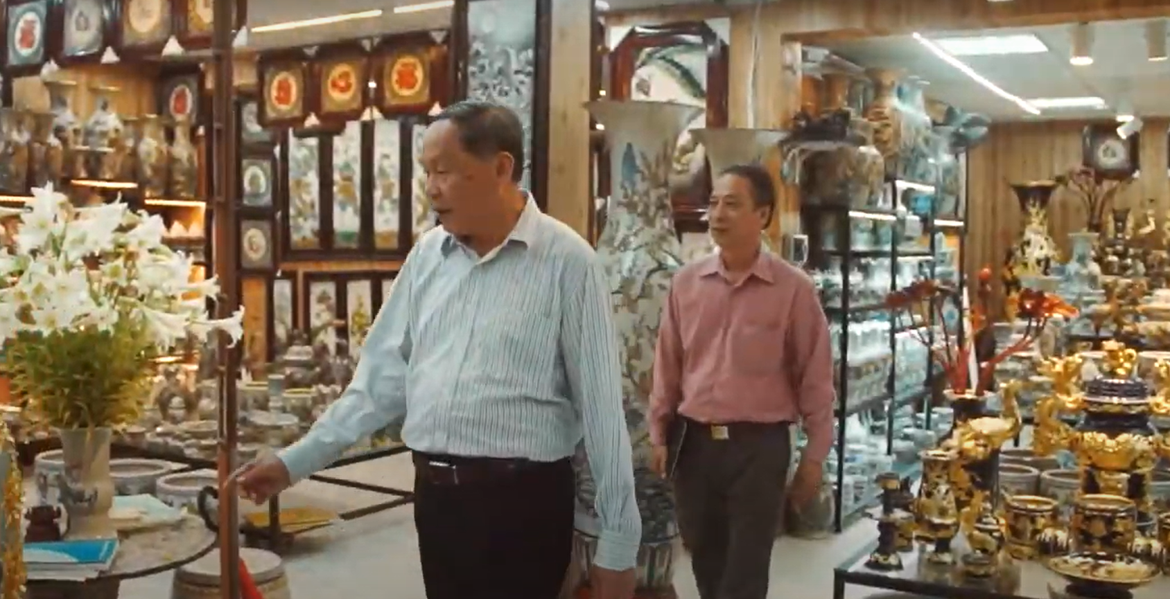 Thượng tướng Nguyễn Văn Rinh trực tiếp tới thăm xưởng sản xuất đồ thờ Gốm Tâm Linh Việt